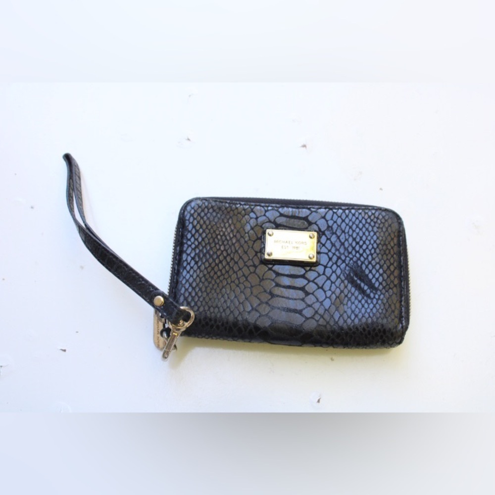 Michael Kors zip around wristlet